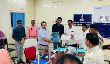 ଗଜପତି ଜିଲ୍ଲା ପ୍ରଶାସନ ପକ୍ଷରୁ କୋଭିଡ ସମୟରେ ପିତା ମାତା ହରାଇଥିବା କିମ୍ବା ପିତା ଓ ମାତା ଙ୍କୁ ହରାଇଥିବା ପିଲାଙ୍କୁ ସହାୟତା ରାଶି ପ୍ରଦାନ