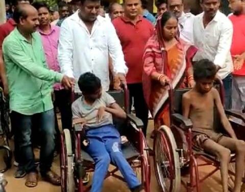 ଜଟଣୀ ବ୍ଲକ ଅଧକ୍ଷାଙ୍କ ତୋଫାନି ଗସ୍ତ ଅନେକ କାର୍ଯ୍ୟର ଭିତ୍ତି ପ୍ରସ୍ତର ସ୍ଥାପନ : ଭିନ୍ନକ୍ଷମଙ୍କୁ ସହାୟତା ପ୍ରଦାନ