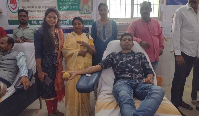 ବିଶ୍ଵ ରକ୍ତଦାତା ଦିବସରେ ରକ୍ତଦାତା ସମ୍ମାନିତ