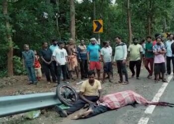 ଭାରସାମ୍ୟ ହରାଇ ମୋଟରସାଇକେଲ ଦୁର୍ଘଟଣା : ଚାଳକ ମୃତ