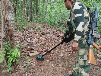 ଯବାନଙ୍କୁ ଟାର୍ଗେଟ କରି ମାଓବାଦୀ ଖଞ୍ଜିଥିଲେ ଆଇଇଡି, ରାସ୍ତାରୁ ଉଦ୍ଧାର କରି ନିଷ୍କ୍ରିୟ କଲେ ବିଏସଏଫ୍ ଯବାନ