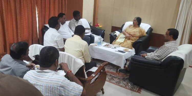 ନଗର ଉନ୍ନୟନ ମନ୍ତ୍ରୀଙ୍କ ରଥଯାତ୍ରା ସମୀକ୍ଷା ବୈଠକ ଯାତ୍ରୀମାନଙ୍କର ସୁବିଧା ପାଇଁ ୨୪ ଘଣ୍ଟିଆ ନିୟନ୍ତ୍ରଣ କକ୍ଷ ଖୋଲାଯିବା ପାଇଁ ଗୁରୁତ୍ୱ