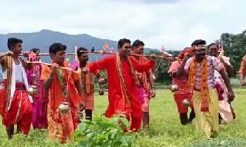 ପାରଳାଖେମୁଣ୍ଡି : ପି.ଆର.ମ୍ୟୁଜିକ ଆନୁକୁଲ୍ୟରେ ଗଜପତି ଜିଲ୍ଲାର କଳାକାର ମାନଙ୍କୁ ନେଇ ପ୍ରସ୍ତୁତ ହେଲା ନୂଆକାଉଡ଼ିଆ ଭଜନ ର ସୁଟିଂ