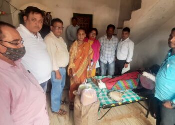ଗଜପତି ଜିଲ୍ଲା ଗୁମ୍ମାବ୍ଲକ ତରଙ୍ଗଡା ପଞ୍ଚାୟତ ଅନ୍ତର୍ଗତ କେକେସିଂ ଗ୍ରାମର : ଅସହାୟ ପରିବାରକୁ ବ୍ରହ୍ମପୁର ସାଂସଦଙ୍କ ସହାୟତା