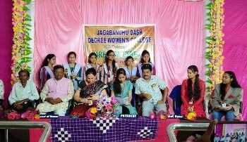 ସ୍ନାତକ ମହିଳା ମହାବିଦ୍ୟାଳୟରେ ବିଦାୟ ସମ୍ବର୍ଦ୍ଧନା ଉତ୍ସବ