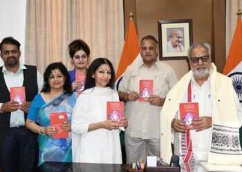 ରାଜ୍ୟପାଳଙ୍କ ଦ୍ୱାରା ଉନ୍ମୋଚିତ : ବିଜୟଲକ୍ଷ୍ମୀ ହୋତାଙ୍କ ଯୋଗ ପୁସ୍ତକ