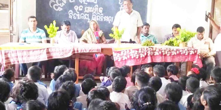 ଅବସର ଗ୍ରହଣ କଲେ ଦକ୍ଷ ଇଂରାଜୀ ଶିକ୍ଷକ ରବି ନାରାୟଣ ଖଣ୍ଡୁଆଳ