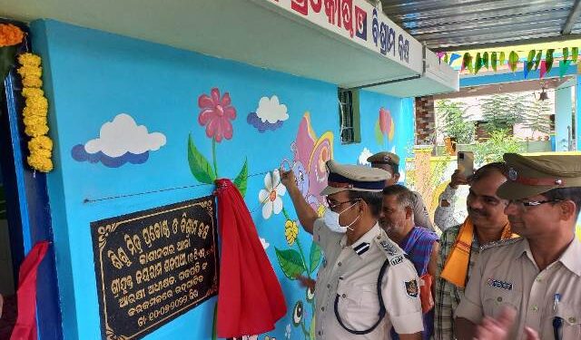 ଗଜପତି ଜିଲ୍ଲା କାଶୀନଗର ଥାନା ପରିସରରେ ଶିଶୁମିତ୍ରପ୍ରକୋଷ୍ଠ ଏସ ପି ଜୟରାମ ଶତପଥୀଙ୍କଦ୍ଵାରା ଉଦ୍‌ଘାଟିତ