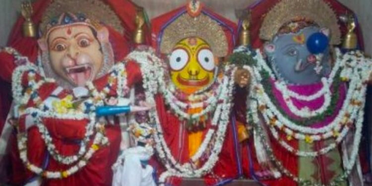 ପାରଳାଖେମୁଣ୍ଡି ସ୍ଥିତ ଗୁଣ୍ଡିଚା ମନ୍ଦିରରେ ବରାହ ନୃସିଂହ ଅବତାର ଦର୍ଶନ ପାଇଁ ଭକ୍ତଙ୍କ ଭିଡ଼