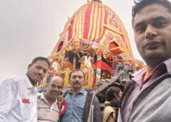 ବାହୁଡିଲେ ମହାବାହୁ : ଝିପି ଝିପି ବର୍ଷାରେ ଭିଜି ରଥ ଟାଣିଲେ ଭକ୍ତ