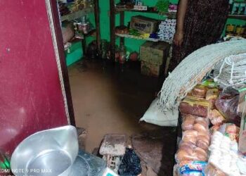 ବୈପାରିଗୁଡା ବ୍ଳକରେ ଲଗାଣ ବର୍ଷାରେ ବ୍ୟବସାୟ ସଂସ୍ଥା ଭିତରେ ପଶୁଛି ପାଣି