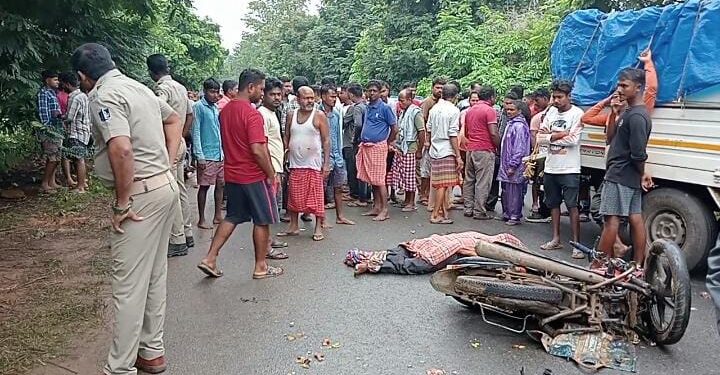 ମାଲକାନଗିରି ଥାନା ଏମଭି-୧୬ ଗ୍ରାମ ନିକଟରେ : ମର୍ମନ୍ତୁଦ ସଡ଼କ ଦୁର୍ଘଟଣା – ମଟର ସାଇକେଲ ଚାଳକଙ୍କ ଘଟଣା ସ୍ଥଳରେ ମୃତ୍ୟୁ
