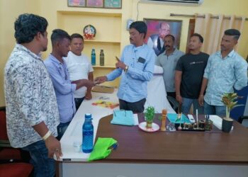 ମାଲଲକାନଗିରି ମ୍ୟୁନିସପାଲିଟିରେ ଜନ୍ମ ପଞ୍ଜିକରଣର ସର୍ଟିଫିକେଟ ପାଇଁ : ଜବରଦସ୍ତ ୩୫୦ ଟଙ୍କା ଆଦାୟ – ଅଧ୍ୟକ୍ଷ ମନୋଜ କର୍ମଚାରୀଙ୍କୁ ତାଗିଦ କଲେ