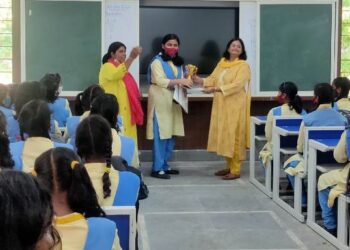 ଜିଲ୍ଲାପାଳ ଡ଼ାଃ. ପୋମା ଟୁଡୁ : ନୟାଗଡ ବ୍ଲକ ନୋତର – ଆଦର୍ଶ ବିଦ୍ୟାଳୟ ପରିଦର୍ଶନ