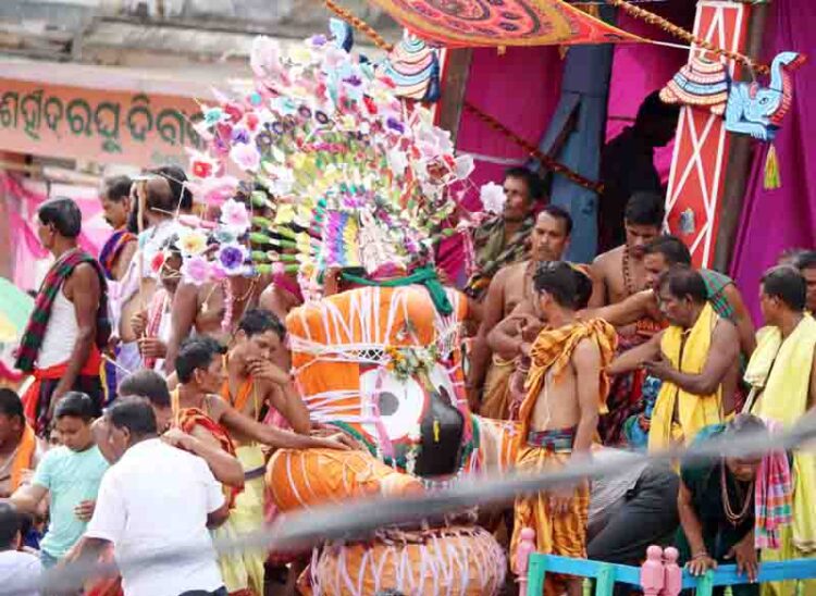 ଜନ୍ମ ବେଦୀରେ ଲୀଳା ଖେଳା ସାରି : ଶ୍ରୀମନ୍ଦିର ନିକଟରେ ପହଞ୍ଚିଲେ ଶ୍ରୀ ଜୀଉ – ଅଟକିଲେ ମଝିଦାଣ୍ଡରେ ସୁଭଦ୍ରାଙ୍କ ଦେବଦୋଳନ ରଥ