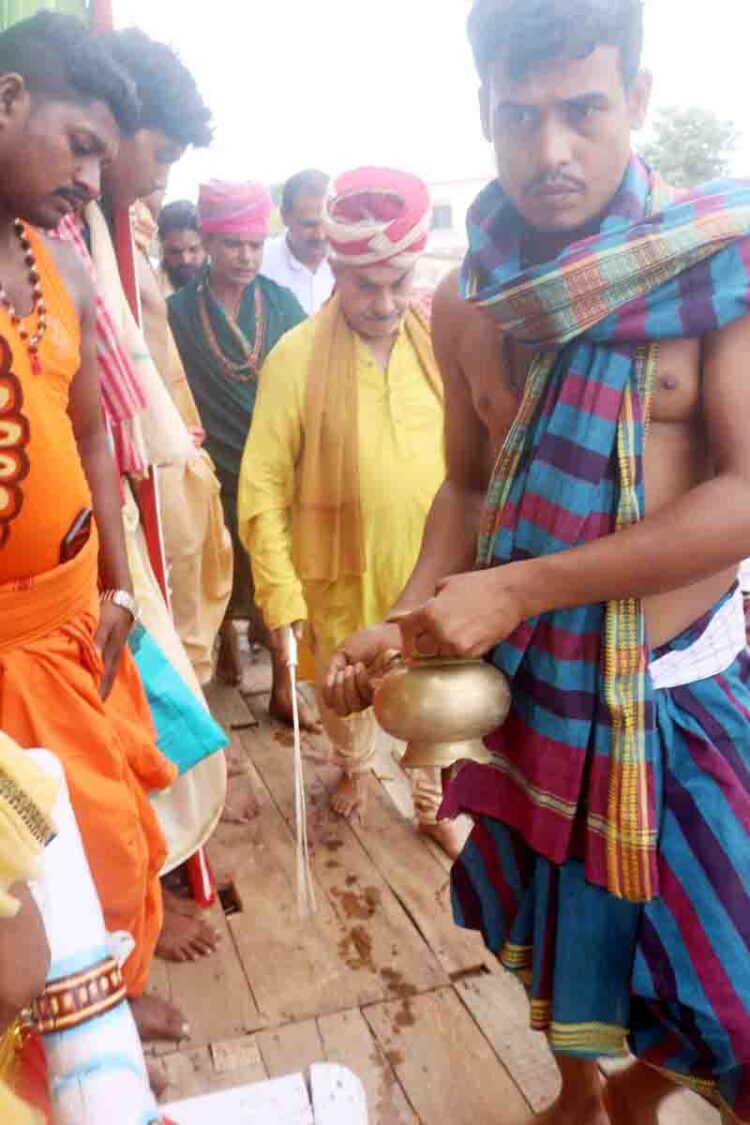ଜନ୍ମ ବେଦୀରେ ଲୀଳା ଖେଳା ସାରି : ଶ୍ରୀମନ୍ଦିର ନିକଟରେ ପହଞ୍ଚିଲେ ଶ୍ରୀ ଜୀଉ – ଅଟକିଲେ ମଝିଦାଣ୍ଡରେ ସୁଭଦ୍ରାଙ୍କ ଦେବଦୋଳନ ରଥ