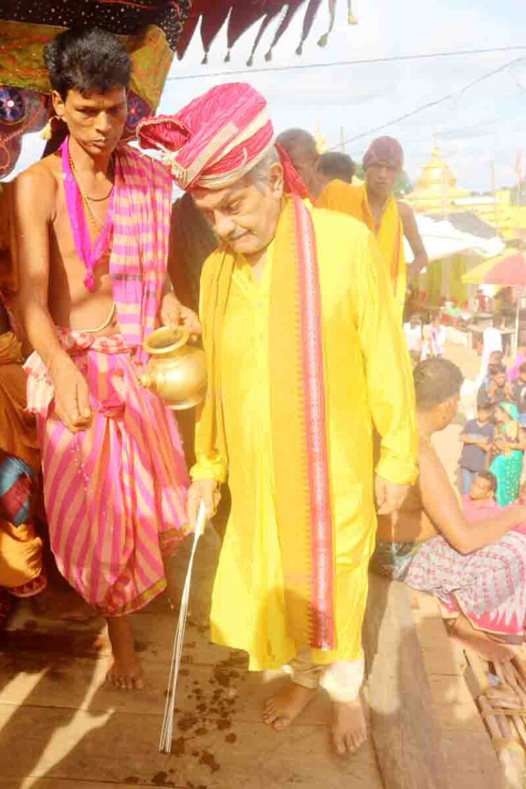 ଜନ୍ମ ବେଦୀରେ ଲୀଳା ଖେଳା ସାରି : ଶ୍ରୀମନ୍ଦିର ନିକଟରେ ପହଞ୍ଚିଲେ ଶ୍ରୀ ଜୀଉ – ଅଟକିଲେ ମଝିଦାଣ୍ଡରେ ସୁଭଦ୍ରାଙ୍କ ଦେବଦୋଳନ ରଥ