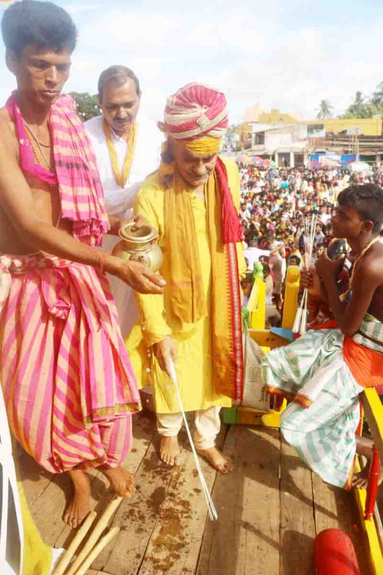 ଜନ୍ମ ବେଦୀରେ ଲୀଳା ଖେଳା ସାରି : ଶ୍ରୀମନ୍ଦିର ନିକଟରେ ପହଞ୍ଚିଲେ ଶ୍ରୀ ଜୀଉ – ଅଟକିଲେ ମଝିଦାଣ୍ଡରେ ସୁଭଦ୍ରାଙ୍କ ଦେବଦୋଳନ ରଥ