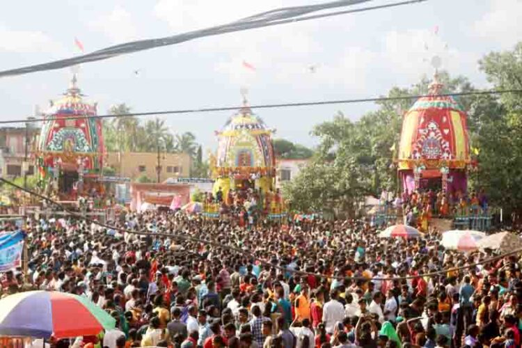 ଜନ୍ମ ବେଦୀରେ ଲୀଳା ଖେଳା ସାରି : ଶ୍ରୀମନ୍ଦିର ନିକଟରେ ପହଞ୍ଚିଲେ ଶ୍ରୀ ଜୀଉ – ଅଟକିଲେ ମଝିଦାଣ୍ଡରେ ସୁଭଦ୍ରାଙ୍କ ଦେବଦୋଳନ ରଥ