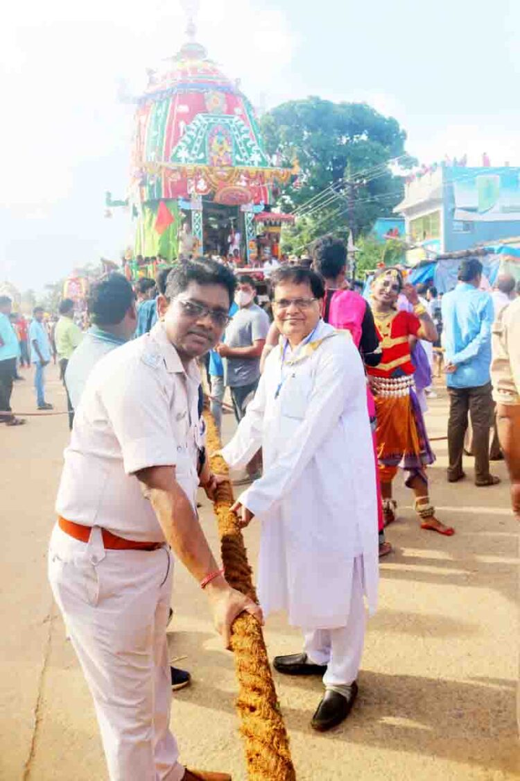 ଜନ୍ମ ବେଦୀରେ ଲୀଳା ଖେଳା ସାରି : ଶ୍ରୀମନ୍ଦିର ନିକଟରେ ପହଞ୍ଚିଲେ ଶ୍ରୀ ଜୀଉ – ଅଟକିଲେ ମଝିଦାଣ୍ଡରେ ସୁଭଦ୍ରାଙ୍କ ଦେବଦୋଳନ ରଥ