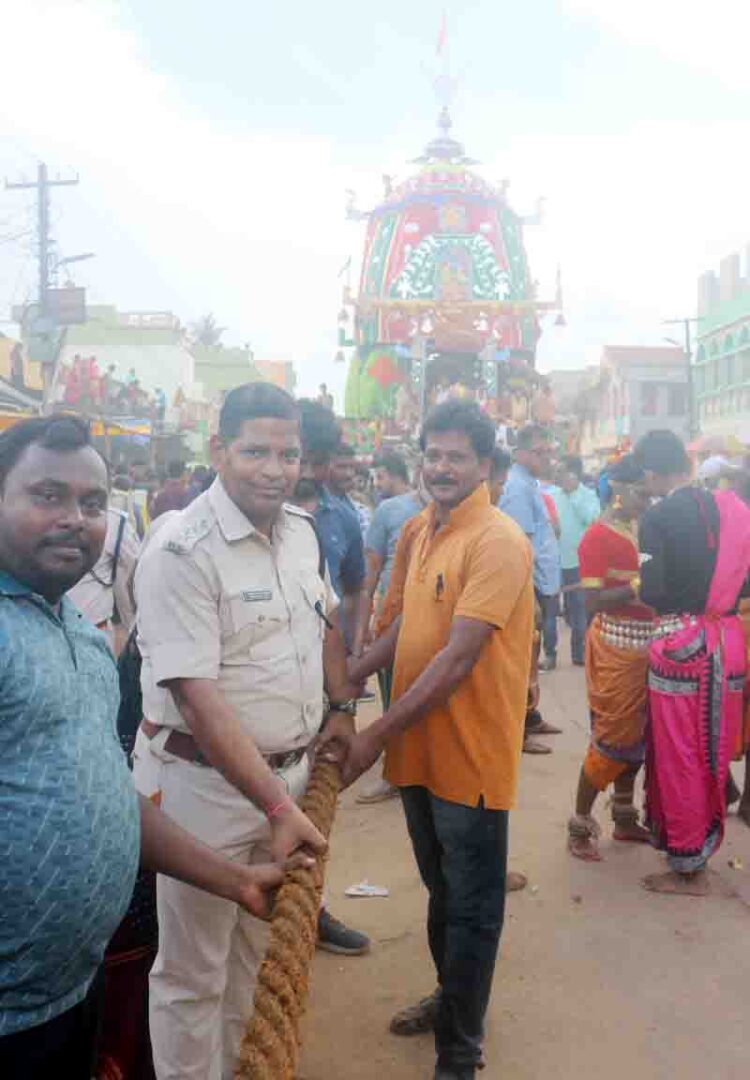 ଜନ୍ମ ବେଦୀରେ ଲୀଳା ଖେଳା ସାରି : ଶ୍ରୀମନ୍ଦିର ନିକଟରେ ପହଞ୍ଚିଲେ ଶ୍ରୀ ଜୀଉ – ଅଟକିଲେ ମଝିଦାଣ୍ଡରେ ସୁଭଦ୍ରାଙ୍କ ଦେବଦୋଳନ ରଥ
