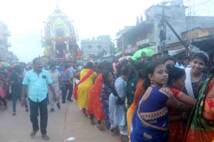 ଜନ୍ମ ବେଦୀରେ ଲୀଳା ଖେଳା ସାରି : ଶ୍ରୀମନ୍ଦିର ନିକଟରେ ପହଞ୍ଚିଲେ ଶ୍ରୀ ଜୀଉ – ଅଟକିଲେ ମଝିଦାଣ୍ଡରେ ସୁଭଦ୍ରାଙ୍କ ଦେବଦୋଳନ ରଥ