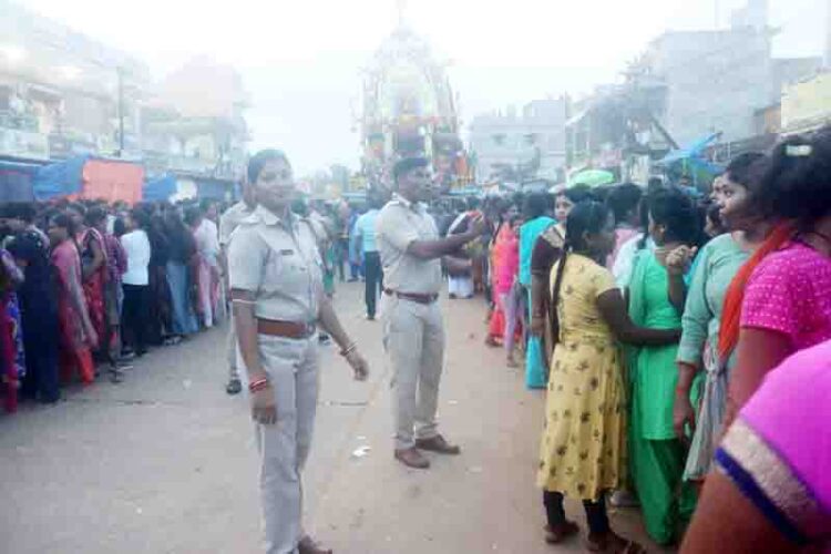 ଜନ୍ମ ବେଦୀରେ ଲୀଳା ଖେଳା ସାରି : ଶ୍ରୀମନ୍ଦିର ନିକଟରେ ପହଞ୍ଚିଲେ ଶ୍ରୀ ଜୀଉ – ଅଟକିଲେ ମଝିଦାଣ୍ଡରେ ସୁଭଦ୍ରାଙ୍କ ଦେବଦୋଳନ ରଥ