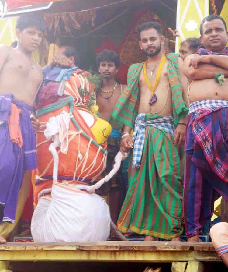 ଜନ୍ମ ବେଦୀରେ ଲୀଳା ଖେଳା ସାରି : ଶ୍ରୀମନ୍ଦିର ନିକଟରେ ପହଞ୍ଚିଲେ ଶ୍ରୀ ଜୀଉ – ଅଟକିଲେ ମଝିଦାଣ୍ଡରେ ସୁଭଦ୍ରାଙ୍କ ଦେବଦୋଳନ ରଥ