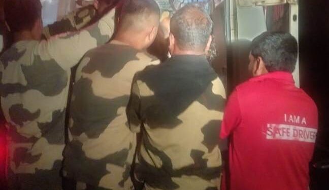 ମର୍ମନ୍ତୁଦ ସଡକ ଦୁର୍ଘଟଣା : ବାଇକକୁ ପିଟିଲା ବୋଲୋର , ବିଏସଏଫ ଯବାନଙ୍କ ସହାୟତା ରେ ଗଲେ ସ୍ବାସ୍ଥ୍ୟକେନ୍ଦ୍ର