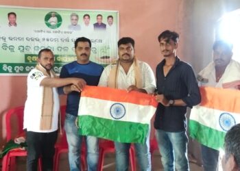ବିଜୁ ଜନତା ଦଳର ୨୫ବର୍ଷ ପୂର୍ତ୍ତି ଅବସରରେ ରଣପୁର ନିର୍ବାଚନ ମଣ୍ଡଳୀର ବିଜୁ ଯୁବ ଜନତା ଦଳ ପକ୍ଷରୁ ରାଜସୁନାଖଳା ରେଳ ଷ୍ଟେସନ ଠାରେ ବୃକ୍ଷରୋପଣ