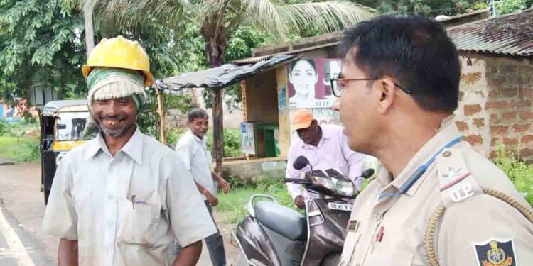 ସର୍ଭେରୁ ଜଣାପଡ଼ିଛି ଯେ ୩୩ ପ୍ରତିଶତ : ବାଇକ ଚାଳକଙ୍କ ମୃତ୍ୟୁ – କେବଳ ବିନା ହେଲମେଟ୍ ଯୋଗୁ ହିଁ ହୋଇଛି