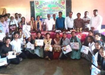 ଶଙ୍ଖଚିଲା ହିଙ୍ଗୁଳା ଉଚ୍ଚ ମାଧ୍ୟମିକ ବିଦ୍ୟାଳୟ ପକ୍ଷରୁ ସଫଳ ଛାତ୍ରଛାତ୍ରୀଙ୍କୁ ସମ୍ବର୍ଦ୍ଧନା