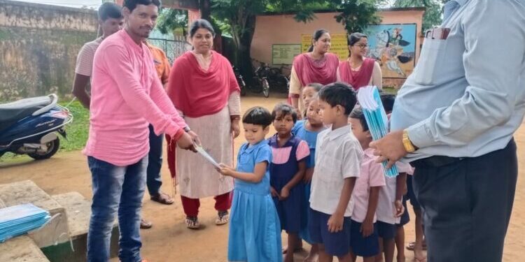 ବିଦ୍ୟାଳୟରେ ପୁସ୍ତକ ବିତରଣ କାର୍ଯ୍ୟକ୍ରମ