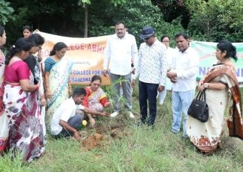 ସତ୍ୟ ସାଇ ମହିଳା ମହାବିଦ୍ୟାଳୟ ୪୧ତମ ପ୍ରତିଷ୍ଠା ଦିବସ ଲାଗିଲା ଔଷଧୀୟ ବୃକ୍ଷ ଚାରା