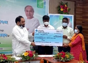 ଓଡ଼ିଶା ବିଶ୍ଵ ଅଙ୍ଗ ଦାନ ଦିବସ ସୁରଜ୍ ପୁରସ୍କାର -୨୦୨୨ ପାଇଲେ ଗଞ୍ଜାମର ସ୍ୱର୍ଗତ ସୁଶୀଲ ସାହୁ ଓ ସିଦ୍ଧି ସମୃଦ୍ଧି ଉଭୟଙ୍କ ପରିବାରକୁ ୫ ଲକ୍ଷ ଟଙ୍କା ଲେଖାଏ ଆର୍ଥିକ ପୁରସ୍କାର