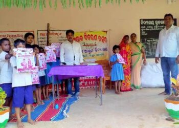 କୃଷ୍ଣ ପ୍ରସାଦ, ଜାକେଡ଼ା ଆଶ୍ରମ ଏବଂ ଡମତୁଲ ବିଦ୍ୟାଳୟରେ ପୋଷାକ ବିତରଣ ଉତ୍ସବ ଅନୁଷ୍ଠିତ