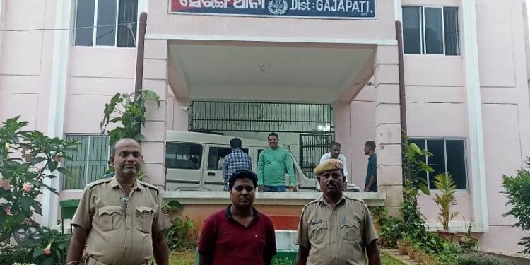 ଗଜପତି ଜିଲ୍ଲାରେ ଚାକିରି ଦେବା ନାଁରେ ଠକେଇ ପୋଲିସ ଦ୍ୱାରା ଯୁବକ ଗିରଫ