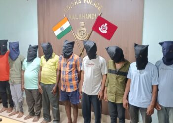 କଳାହାଣ୍ଡି ପୋଲିସକୁ ବଡ ସଫଳତା , ୧୦ ଡକାୟତକୁ ଗିରଫ ୬ ଲକ୍ଷ ୩୫ ହଜାର ଟଙ୍କା ସହ ସୁନାଗହଣା ଓ ମାରଣାସ୍ତ୍ର ଜବତ