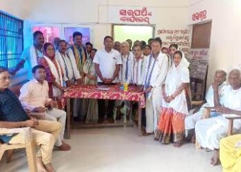 75ବର୍ଷ ପୂର୍ତ୍ତି ଅବସରରେ ଅମୃତ ମହୋଉତ୍ସବ ପତାକା ଉତୋଳନ ସହିତ : ଖଣତା ପଂଚାୟତ ପକ୍ଷରୁ ପୁରାତନ – ସରପଞ୍ଚ ଓ ସମିତି ସଭ୍ୟ ଙ୍କୁ ସ୍ୱତନ୍ତ୍ରତା ସମ୍ବଦ୍ଧନା 