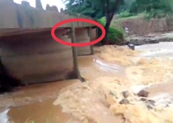 ଭୁଶୁଡ଼ି ପଡ଼ିବ କି ବୋଦାପୁଟ ରାସ୍ତାର ପୂରାତନ ପୋଲ …? ଖଣ୍ଡଖଣ୍ଡ ହୋଇ ପଡୁଛି ସିମେଣ୍ଟ ଖଣ୍ଡ