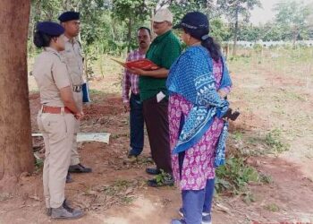 ଓଡ଼ଗାଁ ଗ୍ରାମାଞ୍ଚଳ ବୃକ୍ଷରୋପଣର ସମୀକ୍ଷା : ଓଡ଼ଗାଁ ବନାଞ୍ଚଳର ବିଭିନ୍ନ ସ୍ଥାନରେ ଚାରା ରୋପଣ – କାର୍ଯ୍ୟକ୍ରମ ପରିଦର୍ଶନ