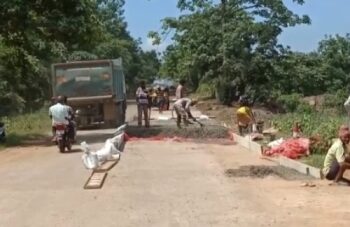 ଚାନ୍ଦପୁର-ରାଜସୁନାଖଳା ରସ୍ତା ର ପ୍ରଶସ୍ତିକରଣ ; କାର୍ଯ୍ୟ ଚାଲିଥିବାବେଳେ ଆନୁସଂଗିକ ସୁବିଧା ନଥିବାକାରଣରୁ – ଘାଟି ରାସ୍ତା ରେ ଯାତାୟତ ସମସ୍ୟା ସୃଷ୍ଟି ହୋଇଛି