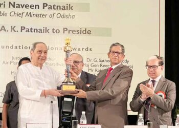 Odisha CM Receives Life Time Achievement Award