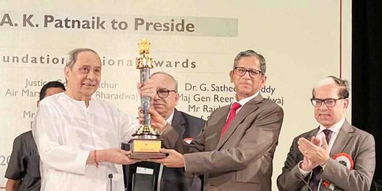 Odisha CM Receives Life Time Achievement Award