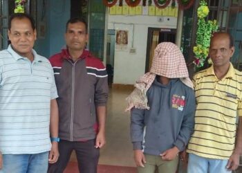 ବୈପାରିଗୁଡା ଠାରେ ଗଞ୍ଜେଇ ଜବତ : ୨୦ କେଜି ୩୬୦ ଗ୍ରାମ ଗଞ୍ଜେଇ ସହ ଏକ ବାଇକ ଜବତ – ଜଣେ ଯୁବକ ଗିରଫ