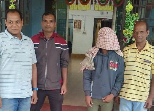 ବୈପାରିଗୁଡା ଠାରେ ଗଞ୍ଜେଇ ଜବତ : ୨୦ କେଜି ୩୬୦ ଗ୍ରାମ ଗଞ୍ଜେଇ ସହ ଏକ ବାଇକ ଜବତ – ଜଣେ ଯୁବକ ଗିରଫ