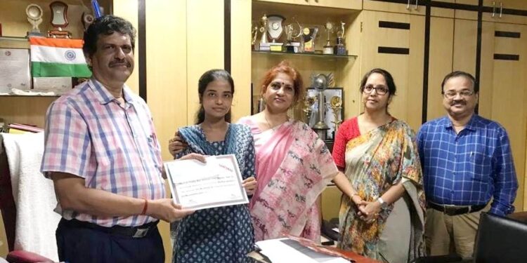 ବିଜେବି କଲେଜରେ ବୈଭବୀ ଦାଶଙ୍କୁ ଉଦୟନାଥ ସ୍ମାରକି ସମ୍ମାନ ପ୍ରଦାନ