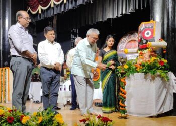 ରାଜ୍ୟ ପର୍ଯ୍ୟଟନ ବିଭାଗ ତରଫରୁ ବିଶ୍ୱ ପର୍ଯ୍ୟଟନ ଦିବସ ବିଭାଗର ସାଂସ୍କୃତିକ ପରିଷଦ ତରଫରୁ ନାଟକ ‘ମଣିଷ ଗଛର ଛାଇ’ ପରିବେଷଣ