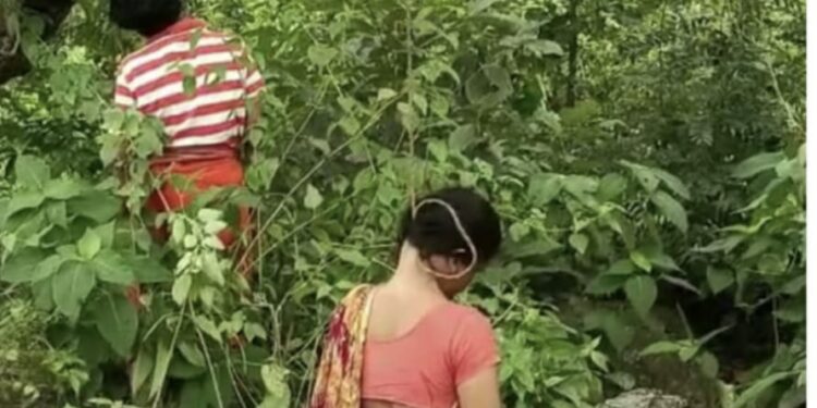 ଝୁଲନ୍ତା ଅବସ୍ଥା ରେ ସ୍ଵାମୀ ସ୍ତ୍ରୀ ଙ୍କ ମୃତ ଦେହ ଉଦ୍ଧାର, କାରଣ ଅସ୍ପଷ୍ଟ : ତଦନ୍ତ ଜାରୀ