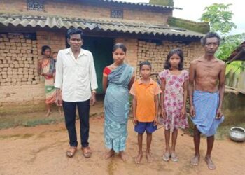 ମାଆ ନାହିଁ କି ବାପା ନାହିଁ : ଭଗବାନ ଭରସାରେ ୪ ନିଃସହାୟ ଅନାଥ ପୁଅ ଝିଅ